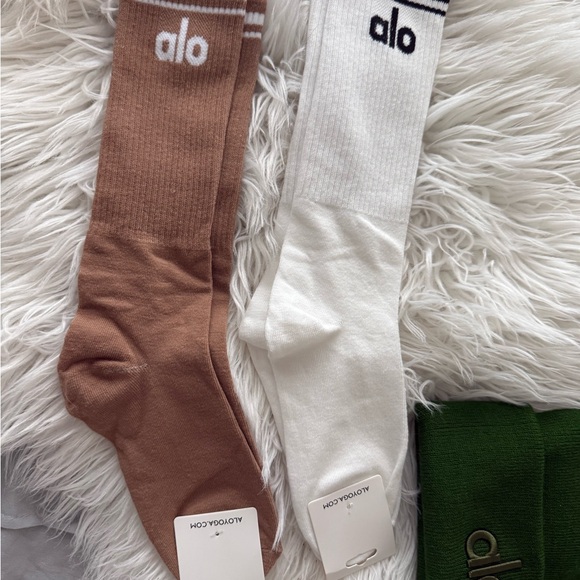 Alo Green Beanie and Sock Set - Picture 2 of 2